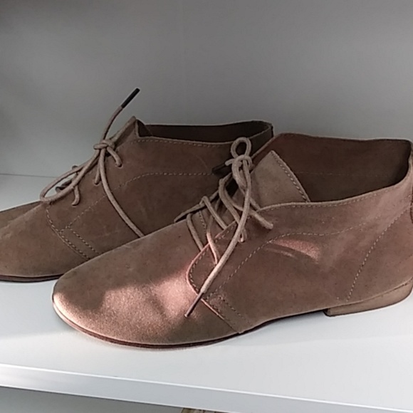 Boots - Picture 3 of 3